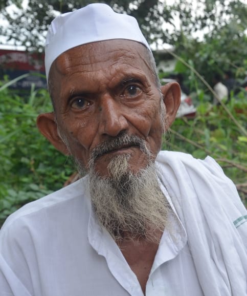 शामली में रिश्वत लेने के आरोपी श्रम प्रवर्तन अधिकारी सुरेश गौतम । संवाद शामली में रिश्वत लेने के आरोपी श्रम प्रवर्तन अधिकारी सुरेश गौतम । संवाद