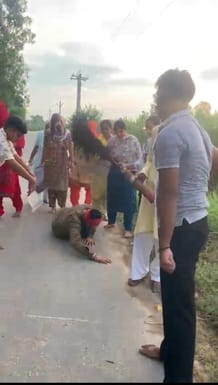 दूधली म्हाड़ी पर लगी श्रद्धालुओं की कतार: संवाद दूधली म्हाड़ी पर लगी श्रद्धालुओं की कतार: संवाद