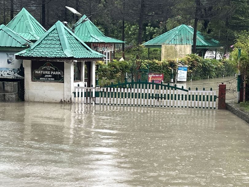 दवाडा में फ्लाई ओवर के नीचे घुसा ब्यास नदी का पानी। स्रोत जागरूक पाठक दवाडा में फ्लाई ओवर के नीचे घुसा ब्यास नदी का पानी। स्रोत जागरूक पाठक