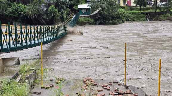 दवाडा में फ्लाई ओवर के नीचे घुसा ब्यास नदी का पानी। स्रोत जागरूक पाठक दवाडा में फ्लाई ओवर के नीचे घुसा ब्यास नदी का पानी। स्रोत जागरूक पाठक