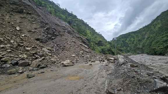दवाडा में फ्लाई ओवर के नीचे घुसा ब्यास नदी का पानी। स्रोत जागरूक पाठक दवाडा में फ्लाई ओवर के नीचे घुसा ब्यास नदी का पानी। स्रोत जागरूक पाठक