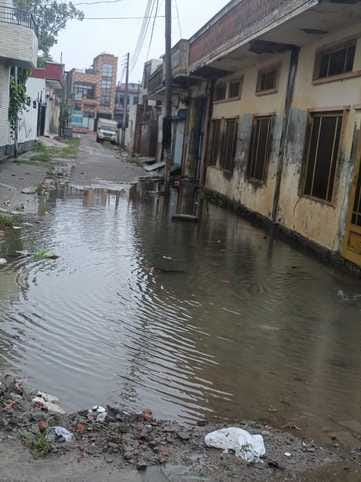 02 कैथल। सीवन में मेन बाज़ार में हुआ जलभराव। संवाद 02 कैथल। सीवन में मेन बाज़ार में हुआ जलभराव। संवाद