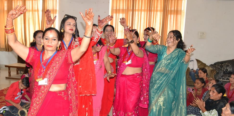 06... ... मानव सेवा संघ में प्रवासी नेपाली संघ भरत नगर समिति की ओर से तीजी के अवसर पर आयोजित का