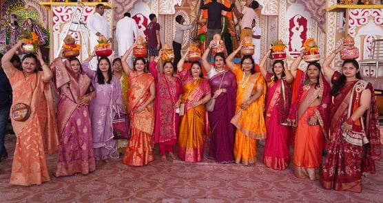 डीएलएफ कॉलोनी स्थित पार्क से गणेश चतुर्थी पर निकाली गई शोभायात्रा में शामिल महिलाएं। संवाद डीएलएफ कॉलोनी स्थित पार्क से गणेश चतुर्थी पर निकाली गई शोभायात्रा में शामिल महिलाएं। संवाद