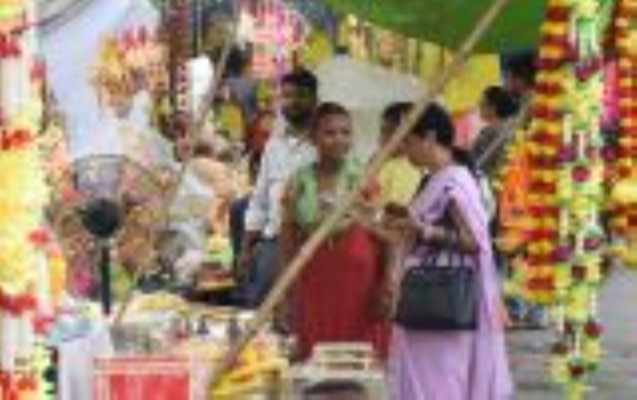 गणपति की भव्य व सुंदर सलोनी मूर्तियों की स्थापना पंडालों में विधि-विधान से पूजन के साथ होगी। घर गणपति की भव्य व सुंदर सलोनी मूर्तियों की स्थापना पंडालों में विधि-विधान से पूजन के साथ होगी। घर