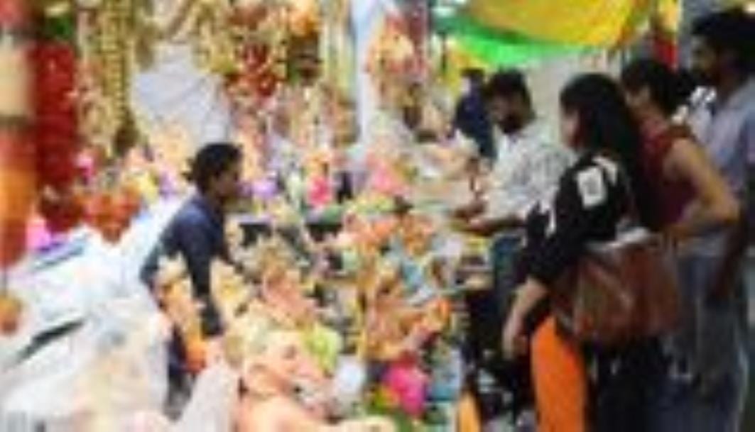 गणपति की भव्य व सुंदर सलोनी मूर्तियों की स्थापना पंडालों में विधि-विधान से पूजन के साथ होगी। घर गणपति की भव्य व सुंदर सलोनी मूर्तियों की स्थापना पंडालों में विधि-विधान से पूजन के साथ होगी। घर