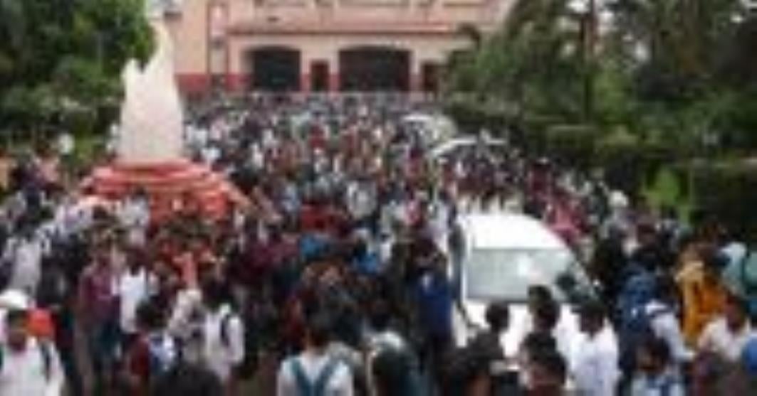 इंदिरा गांधी प्रतिष्ठान में मंगलवार को आयोजित रोजगार महाकुंभ में आवेदकों की अप्रत्याशित भीड़ ने