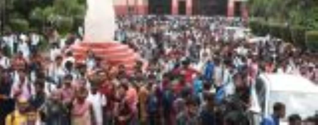 इंदिरा गांधी प्रतिष्ठान में मंगलवार को आयोजित रोजगार महाकुंभ में आवेदकों की अप्रत्याशित भीड़ ने