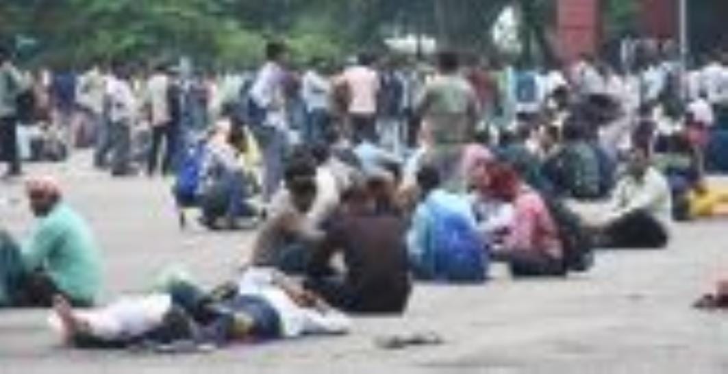 इंदिरा गांधी प्रतिष्ठान में रोजगार महाकुंभ के पहले दिन नौकरी की चाहत में उमड़े युवा। इंदिरा गांधी प्रतिष्ठान में रोजगार महाकुंभ के पहले दिन नौकरी की चाहत में उमड़े युवा।