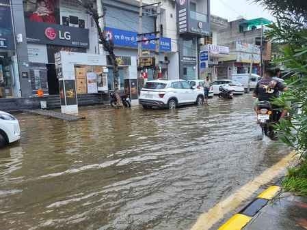 नगरपालिका कार्यालय में भरा पानी । संवाद नगरपालिका कार्यालय में भरा पानी । संवाद