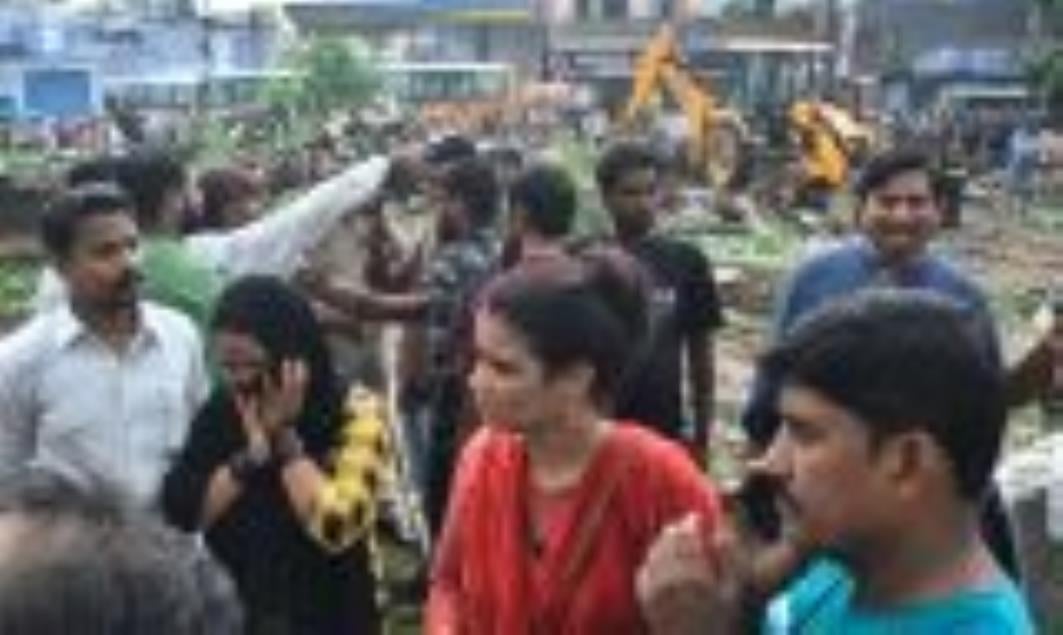 रिफा-ए-क्लब में एलडीए ने कब्जे साफ कराए। कार्रवाई का लोगों ने विरोध भी किया। इस दौरान गृहस्थी उ