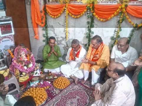 सदर तेली मोहल्ला मेरठ कैंट में गणेश जी की शोभा यात्रा निकाली गई। सदर तेली मोहल्ला मेरठ कैंट में गणेश जी की शोभा यात्रा निकाली गई।