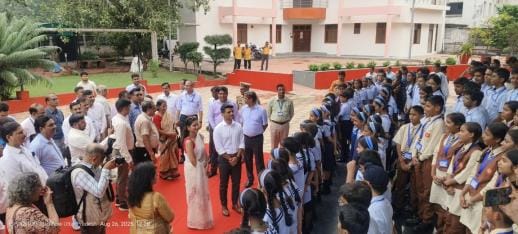 शुभांशु शुक्ला ने सीएमएस और अटल आवासीय विद्यालय, मोहनलालगंज के लगभग 200 छात्र-छात्राओं से सफलता शुभांशु शुक्ला ने सीएमएस और अटल आवासीय विद्यालय, मोहनलालगंज के लगभग 200 छात्र-छात्राओं से सफलता