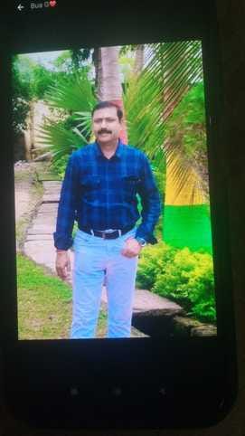 शहर के रामलीला टिल्ला पर पीड़ित परिवार से जानकारी लेते कौशल विकास राज्यमंत्री कपिल देव अग्रवाल 