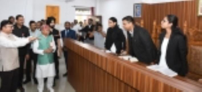 भाषा विश्वविद्यालय मूट कोर्ट हॉल का उद्घाटन हिमाचल प्रदेश के राज्यपाल शिव प्रताप शुक्ल ने किया। भाषा विश्वविद्यालय मूट कोर्ट हॉल का उद्घाटन हिमाचल प्रदेश के राज्यपाल शिव प्रताप शुक्ल ने किया।