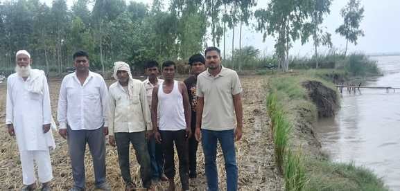 चौसाना के भड़ी मुस्तफाबाद में यमुना का जलस्तर बढ़ने पर खेतों का होता कटान । संवाद