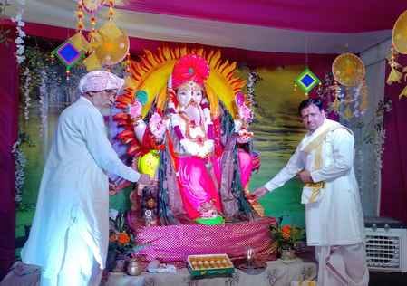 एल्डिको में शोभायात्रा में भजनों पर झूमते भक्तजन। संवाद