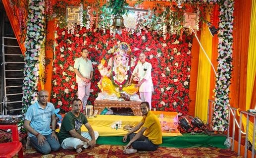 फोटो 30- सोनीपत के फैज बाजार में गणपति ग्रुप की ओर से 8वें गणपति आगमन समारोह को लेकर स्थापित की