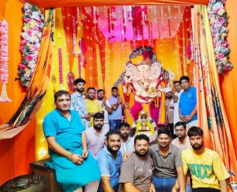 फोटो 30- सोनीपत के फैज बाजार में गणपति ग्रुप की ओर से 8वें गणपति आगमन समारोह को लेकर स्थापित की