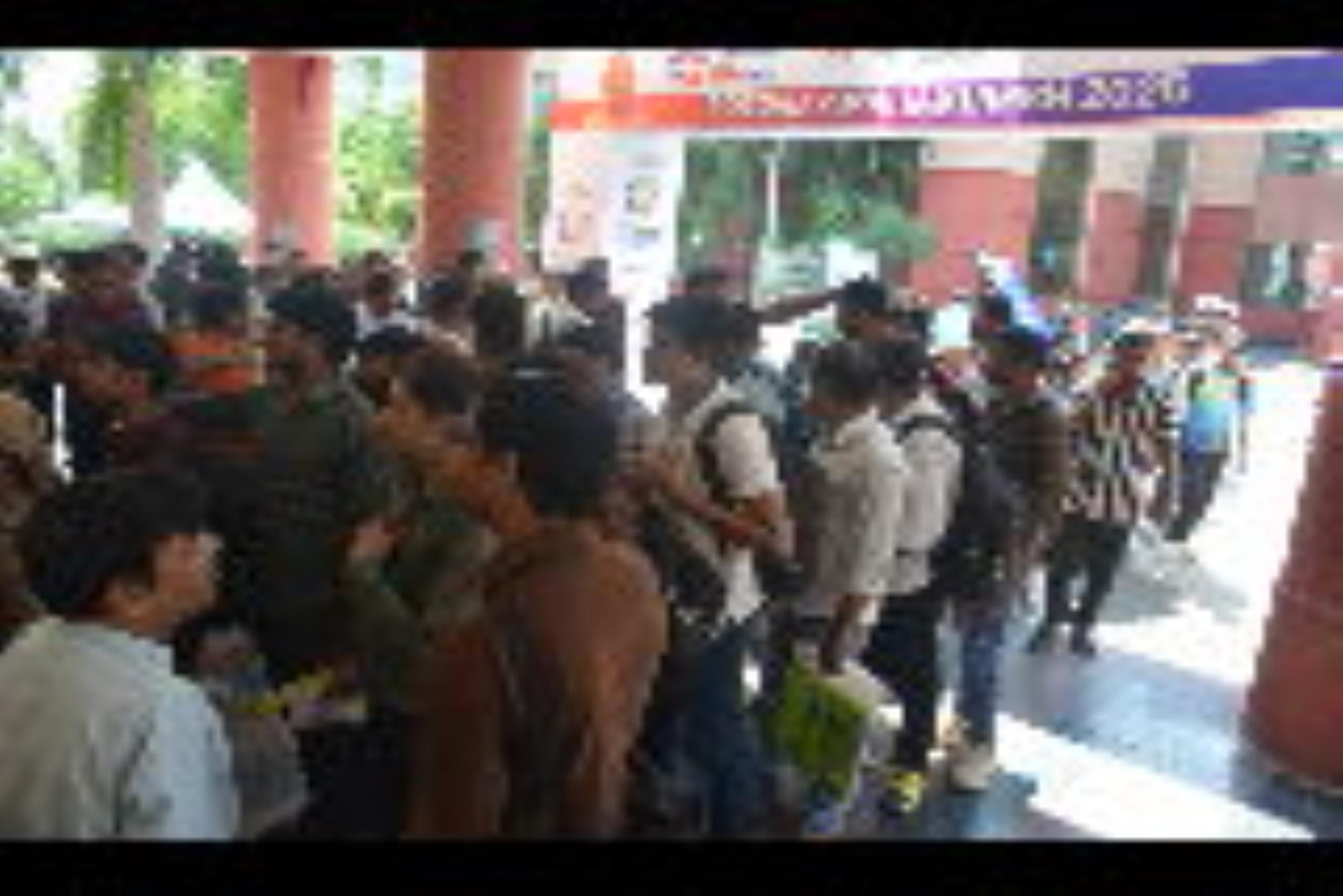 इंदिरा गांधी प्रतिष्ठान में रोजगार महाकुंभ के दूसरे दिन युवाओं का हुजूम उमड़ पड़ा।