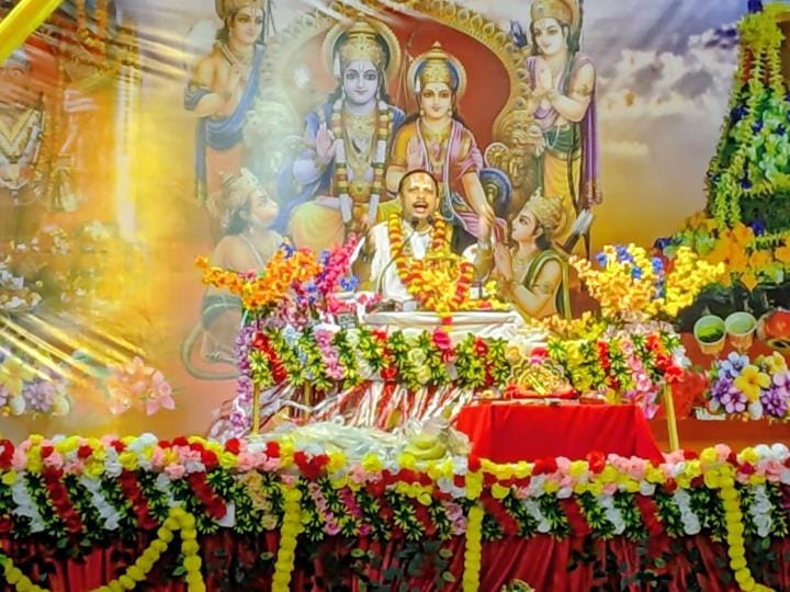 निगोहां के उतरावां में श्रीराम कथा सुनाते आचार्य ज्ञानेश त्रिपाठी व मौजूद श्रद्धालु। निगोहां के उतरावां में श्रीराम कथा सुनाते आचार्य ज्ञानेश त्रिपाठी व मौजूद श्रद्धालु।