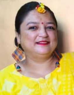 नीरा वर्मा के ससुर से जानकारी करते नायब तहसीलदार। (मवाना) नीरा वर्मा के ससुर से जानकारी करते नायब तहसीलदार। (मवाना)