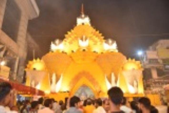राजधानी में गणेश उत्सव का उल्लास बुधवार से छा गया। विभिन्न पंडालों में मनौती के राजा विराजे। 