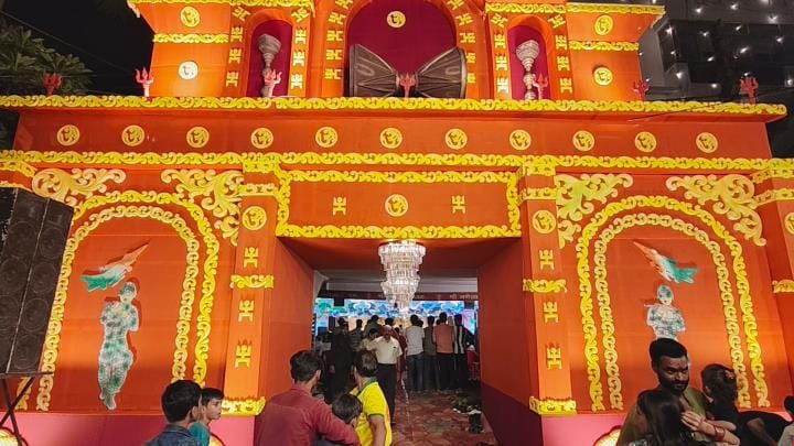 राजधानी में गणेश उत्सव का उल्लास बुधवार से छा गया। विभिन्न पंडालों में मनौती के राजा विराजे। राजधानी में गणेश उत्सव का उल्लास बुधवार से छा गया। विभिन्न पंडालों में मनौती के राजा विराजे।