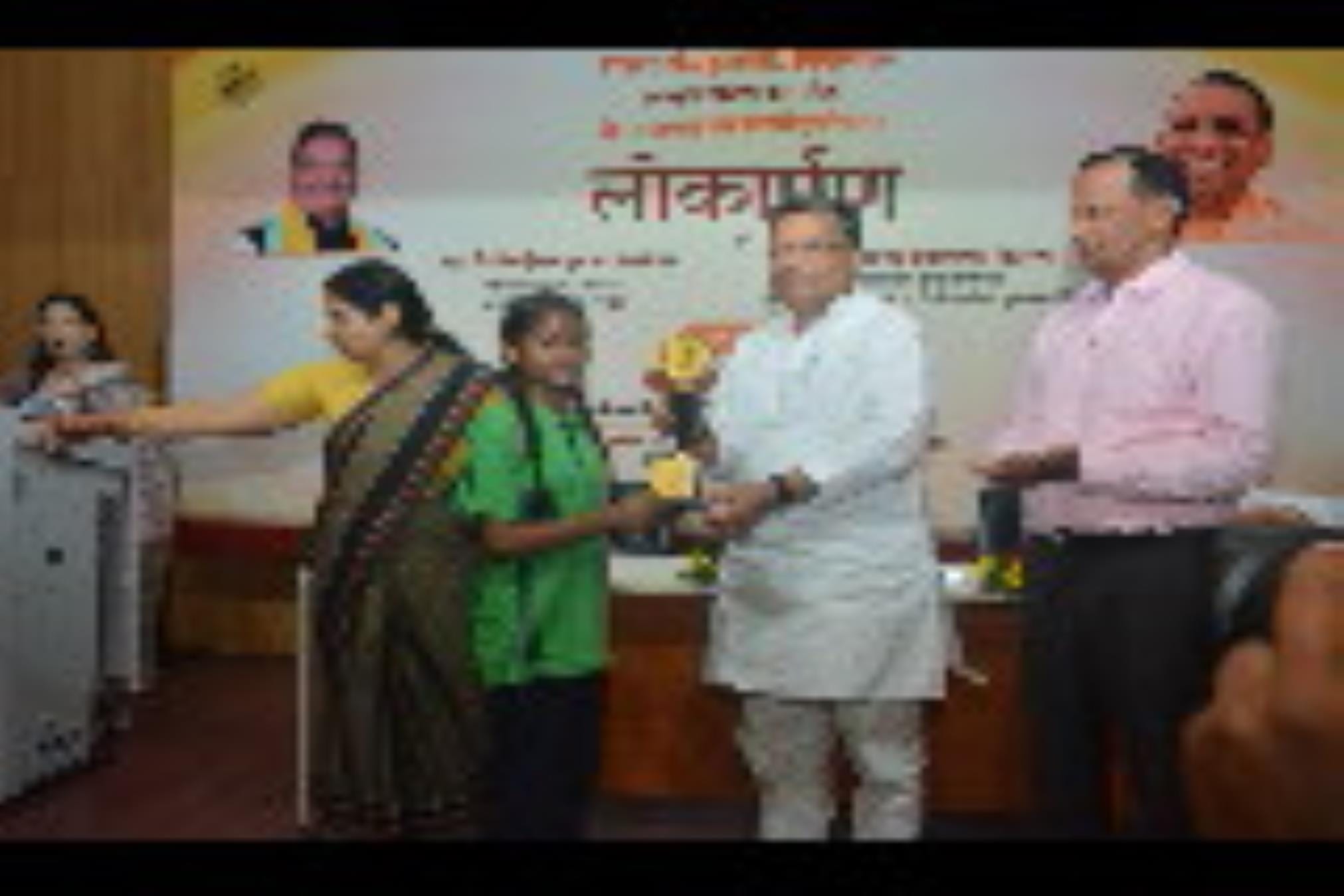 राज्य संग्रहालय से बुधवार को पर्यटन मंत्री जयवीर सिंह ने लखनऊ और राजकीय संग्रहालय मथुरा के 360 राज्य संग्रहालय से बुधवार को पर्यटन मंत्री जयवीर सिंह ने लखनऊ और राजकीय संग्रहालय मथुरा के 360