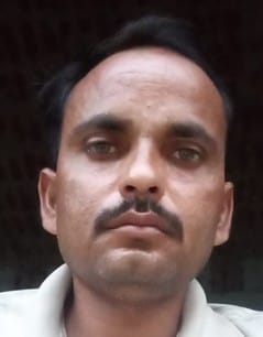 शाहजहांपुर कांट मार्ग पर खड़े छुट्टा गोवंशीय पशु। संवाद शाहजहांपुर कांट मार्ग पर खड़े छुट्टा गोवंशीय पशु। संवाद
