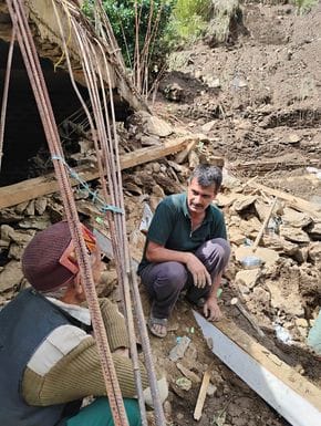 बुछैर पंचायत के खादवी गांव में भारी बारिश की भेंट चढ़ा मकान । संवाद