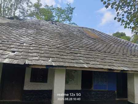 बफडी स्कूल के जर्जर भवन की समस्या को लेकर उपायुक्त को ज्ञापन सौंपते अभिभावक। स्रोत जागरूक पाठक बफडी स्कूल के जर्जर भवन की समस्या को लेकर उपायुक्त को ज्ञापन सौंपते अभिभावक। स्रोत जागरूक पाठक