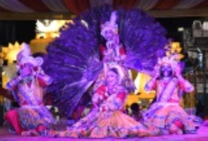 बृहस्पतिवार को शहर के पंडालों में भक्तिभाव और उमंग का अद्भुत संगम देखने को मिला। बृहस्पतिवार को शहर के पंडालों में भक्तिभाव और उमंग का अद्भुत संगम देखने को मिला।