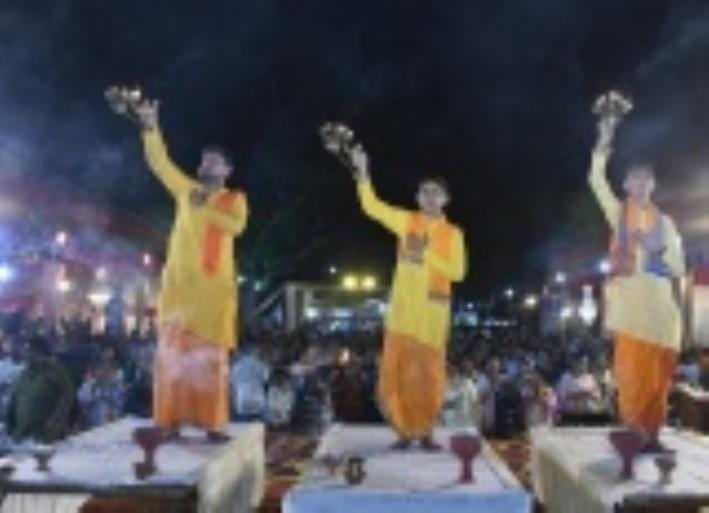 बृहस्पतिवार को शहर के पंडालों में भक्तिभाव और उमंग का अद्भुत संगम देखने को मिला। बृहस्पतिवार को शहर के पंडालों में भक्तिभाव और उमंग का अद्भुत संगम देखने को मिला।