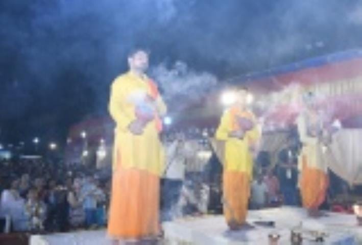 बृहस्पतिवार को शहर के पंडालों में भक्तिभाव और उमंग का अद्भुत संगम देखने को मिला। बृहस्पतिवार को शहर के पंडालों में भक्तिभाव और उमंग का अद्भुत संगम देखने को मिला।