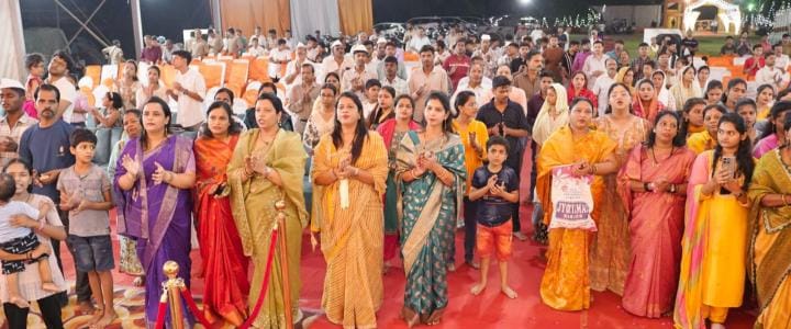 बृहस्पतिवार को शहर के पंडालों में भक्तिभाव और उमंग का अद्भुत संगम देखने को मिला। बृहस्पतिवार को शहर के पंडालों में भक्तिभाव और उमंग का अद्भुत संगम देखने को मिला।