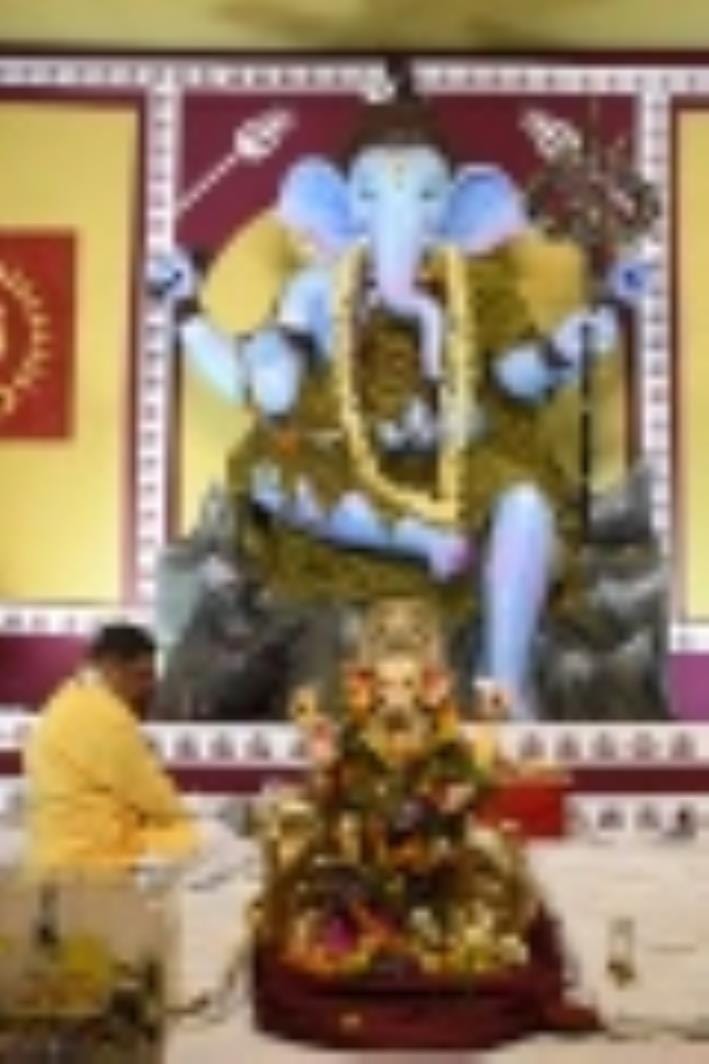 बृहस्पतिवार को शहर के पंडालों में भक्तिभाव और उमंग का अद्भुत संगम देखने को मिला। बृहस्पतिवार को शहर के पंडालों में भक्तिभाव और उमंग का अद्भुत संगम देखने को मिला।