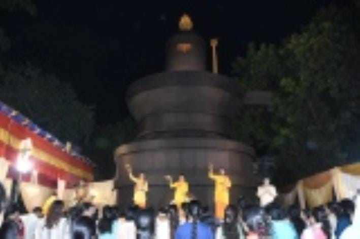बृहस्पतिवार को शहर के पंडालों में भक्तिभाव और उमंग का अद्भुत संगम देखने को मिला। बृहस्पतिवार को शहर के पंडालों में भक्तिभाव और उमंग का अद्भुत संगम देखने को मिला।