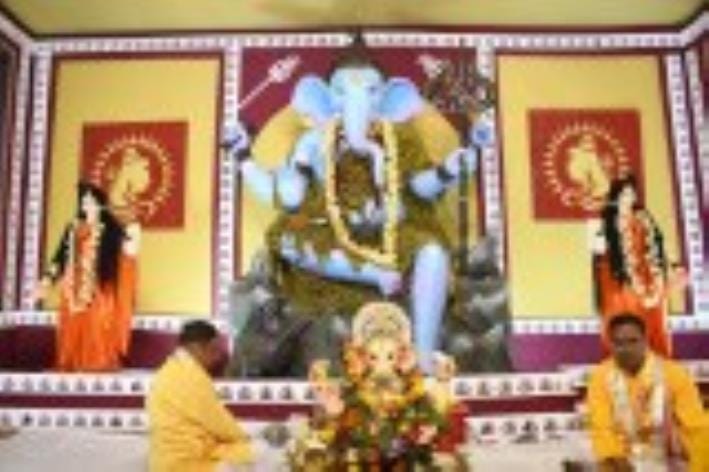बृहस्पतिवार को शहर के पंडालों में भक्तिभाव और उमंग का अद्भुत संगम देखने को मिला। बृहस्पतिवार को शहर के पंडालों में भक्तिभाव और उमंग का अद्भुत संगम देखने को मिला।