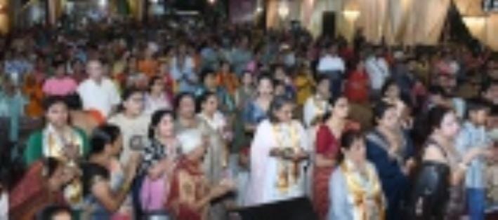 बृहस्पतिवार को शहर के पंडालों में भक्तिभाव और उमंग का अद्भुत संगम देखने को मिला। बृहस्पतिवार को शहर के पंडालों में भक्तिभाव और उमंग का अद्भुत संगम देखने को मिला।