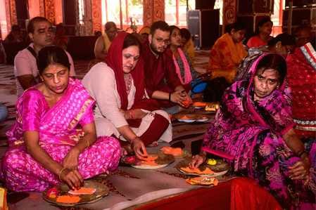 गणेश उत्सव के तीसरे दिन शहर के पंडालों में हुआ भगवान गणेश का विधि विधान से पूजन। स्वयं