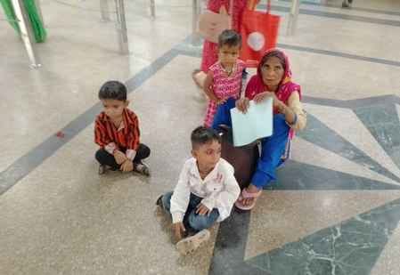 जिला नागरिक अस्पताल में सामूहिक उपवास पर बैठे चिकित्सक व स्टाफ सदस्य। संवाद जिला नागरिक अस्पताल में सामूहिक उपवास पर बैठे चिकित्सक व स्टाफ सदस्य। संवाद