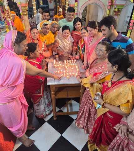 जैन मंदिरों में धूमधाम से मनाया जा रहा दशलक्षण पर्व। स्वयं