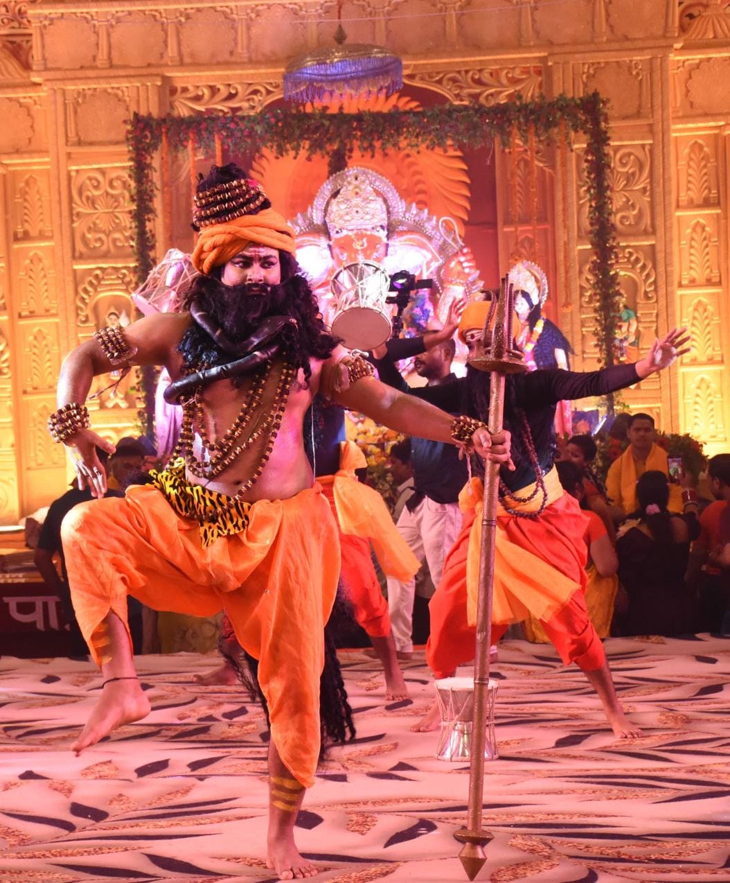 झूलेलाल वाटिका में श्री गणेश प्राकट्य कमेटी की ओर से किए जा रहे इस महोत्सव में रामनगरी के आचार् झूलेलाल वाटिका में श्री गणेश प्राकट्य कमेटी की ओर से किए जा रहे इस महोत्सव में रामनगरी के आचार्