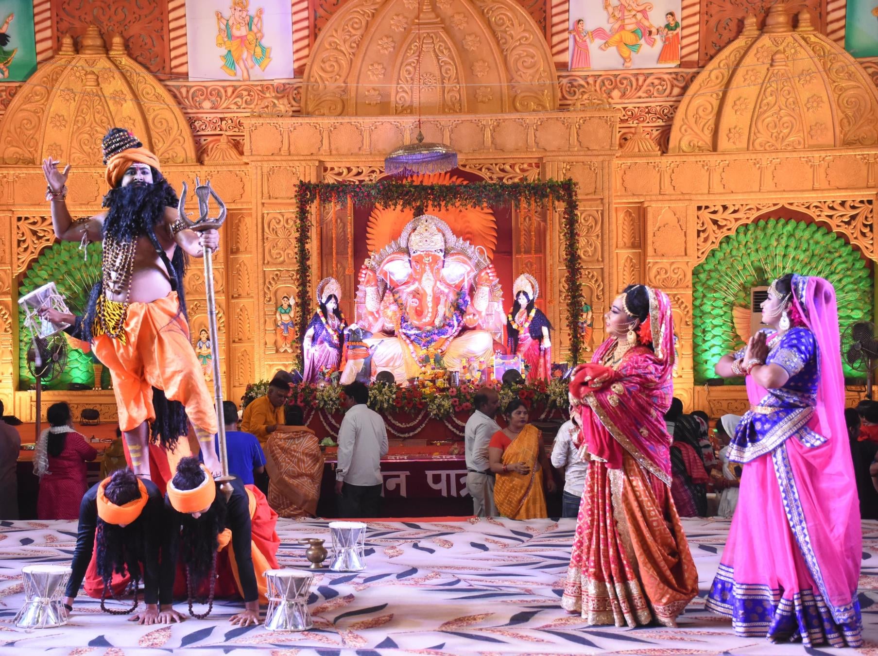 झूलेलाल वाटिका में श्री गणेश प्राकट्य कमेटी की ओर से किए जा रहे इस महोत्सव में रामनगरी के आचार् झूलेलाल वाटिका में श्री गणेश प्राकट्य कमेटी की ओर से किए जा रहे इस महोत्सव में रामनगरी के आचार्
