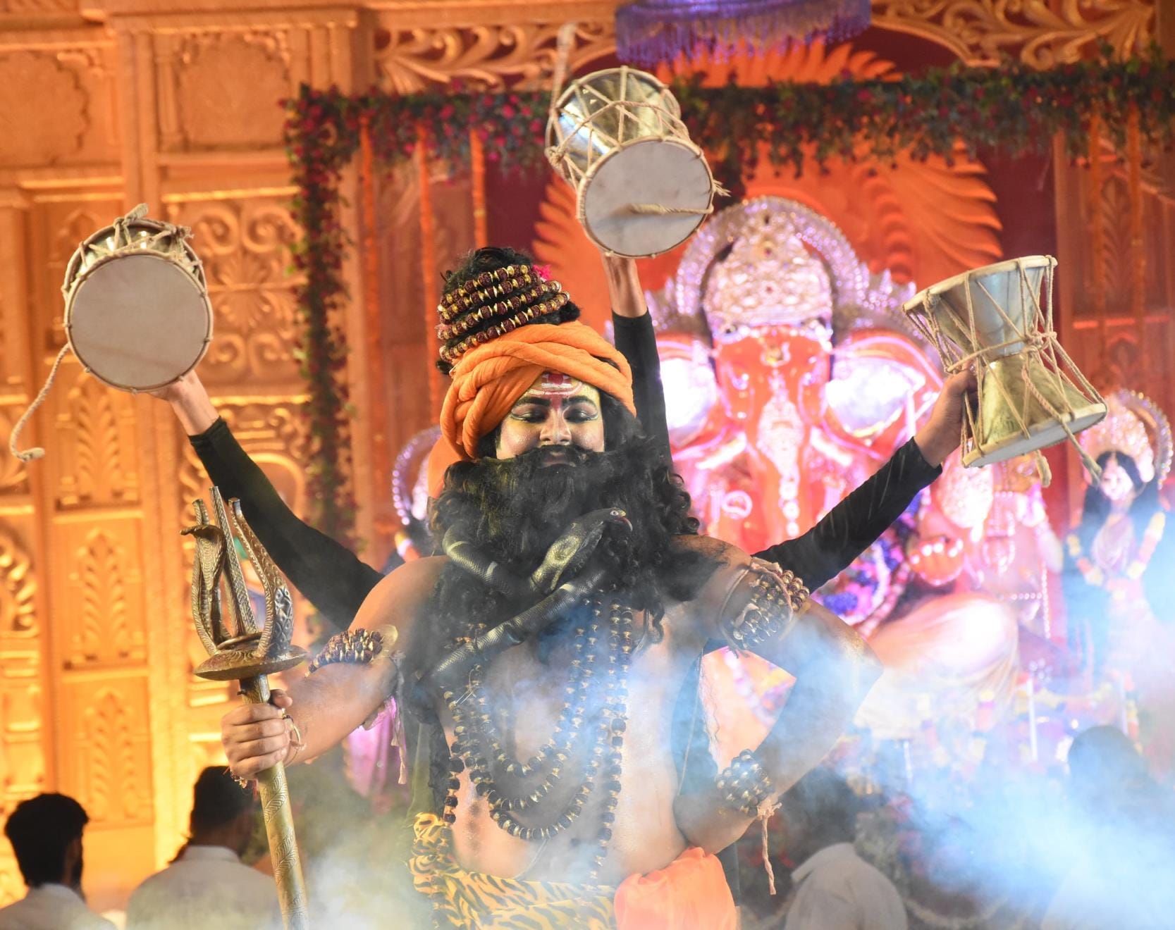 झूलेलाल वाटिका में श्री गणेश प्राकट्य कमेटी की ओर से किए जा रहे इस महोत्सव में रामनगरी के आचार् झूलेलाल वाटिका में श्री गणेश प्राकट्य कमेटी की ओर से किए जा रहे इस महोत्सव में रामनगरी के आचार्