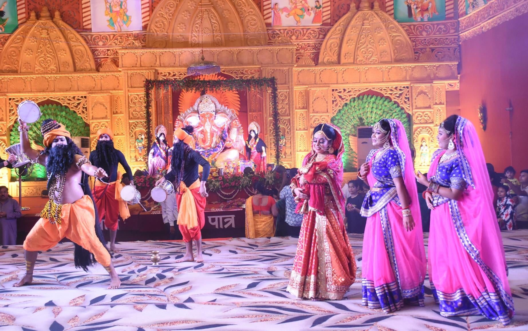 झूलेलाल वाटिका में श्री गणेश प्राकट्य कमेटी की ओर से किए जा रहे इस महोत्सव में रामनगरी के आचार् झूलेलाल वाटिका में श्री गणेश प्राकट्य कमेटी की ओर से किए जा रहे इस महोत्सव में रामनगरी के आचार्