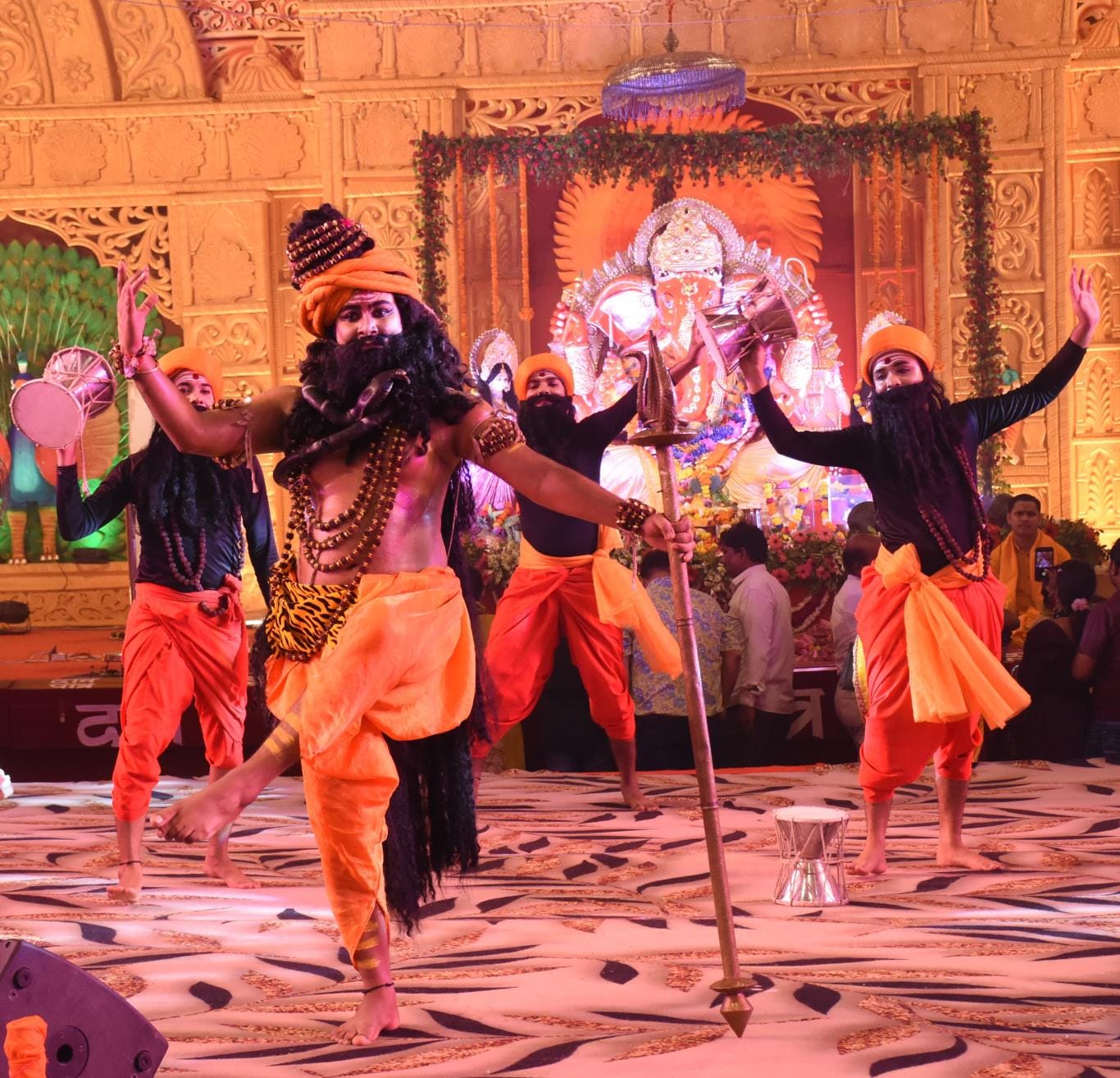 झूलेलाल वाटिका में श्री गणेश प्राकट्य कमेटी की ओर से किए जा रहे इस महोत्सव में रामनगरी के आचार् झूलेलाल वाटिका में श्री गणेश प्राकट्य कमेटी की ओर से किए जा रहे इस महोत्सव में रामनगरी के आचार्