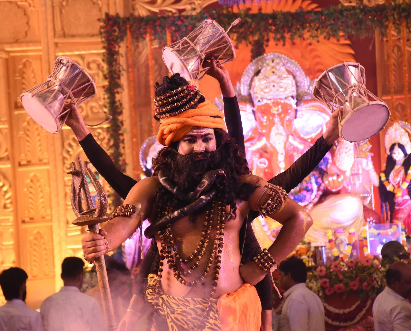 झूलेलाल वाटिका में श्री गणेश प्राकट्य कमेटी की ओर से किए जा रहे इस महोत्सव में रामनगरी के आचार् झूलेलाल वाटिका में श्री गणेश प्राकट्य कमेटी की ओर से किए जा रहे इस महोत्सव में रामनगरी के आचार्