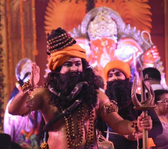 झूलेलाल वाटिका में श्री गणेश प्राकट्य कमेटी की ओर से किए जा रहे इस महोत्सव में रामनगरी के आचार् झूलेलाल वाटिका में श्री गणेश प्राकट्य कमेटी की ओर से किए जा रहे इस महोत्सव में रामनगरी के आचार्